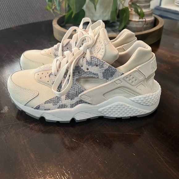 NIKE AIR HURACHE SNEAKERS SZ 7 - Picture 5 of 8